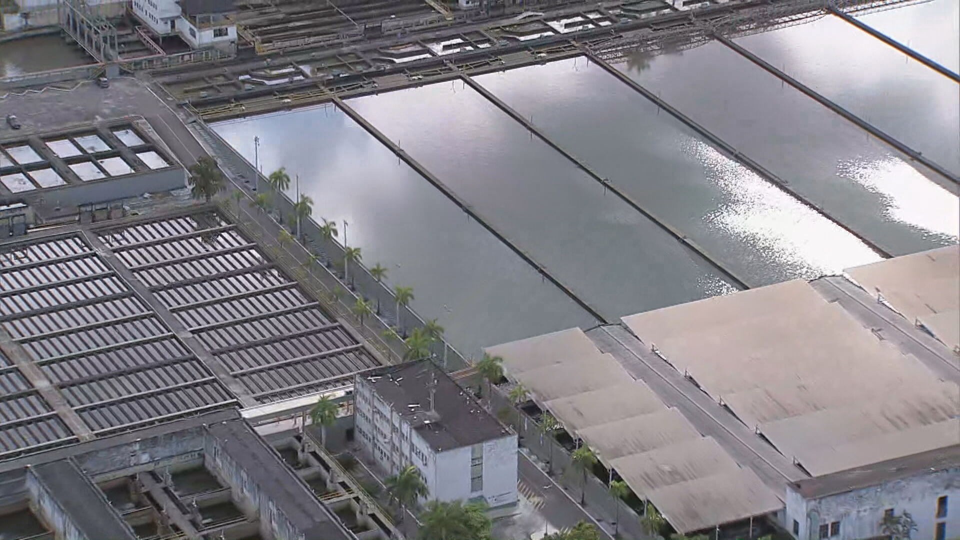 É #FAKE que água do Rio está contaminada com vírus que ' causa parada cardíaca em crianças'; mensagem falsa circula desde 2020