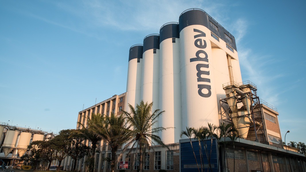 Ambev abre 200 vagas de estágio e trainee; salários chegam a R$ 9 mil