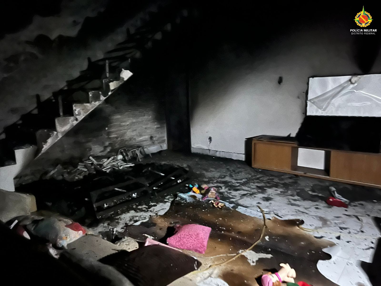 PM de folga salva dois idosos de incêndio em condomínio no DF