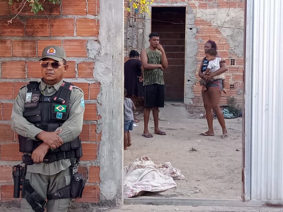 Jovem de 22 anos é morto a tiros por criminosos em moto na Zona Leste de Teresina — Foto: Antônio Fernandes /Rede Clube