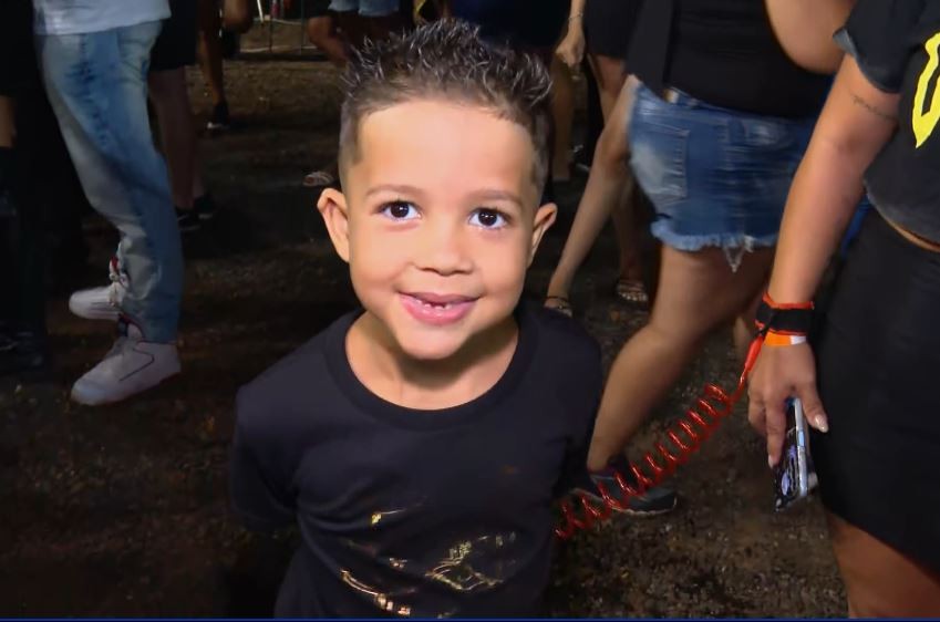 Fã mais novo no show do Alok em Gavião Peixoto, menino de 5 anos passou a gostar do DJ quando fazia tratamento de câncer