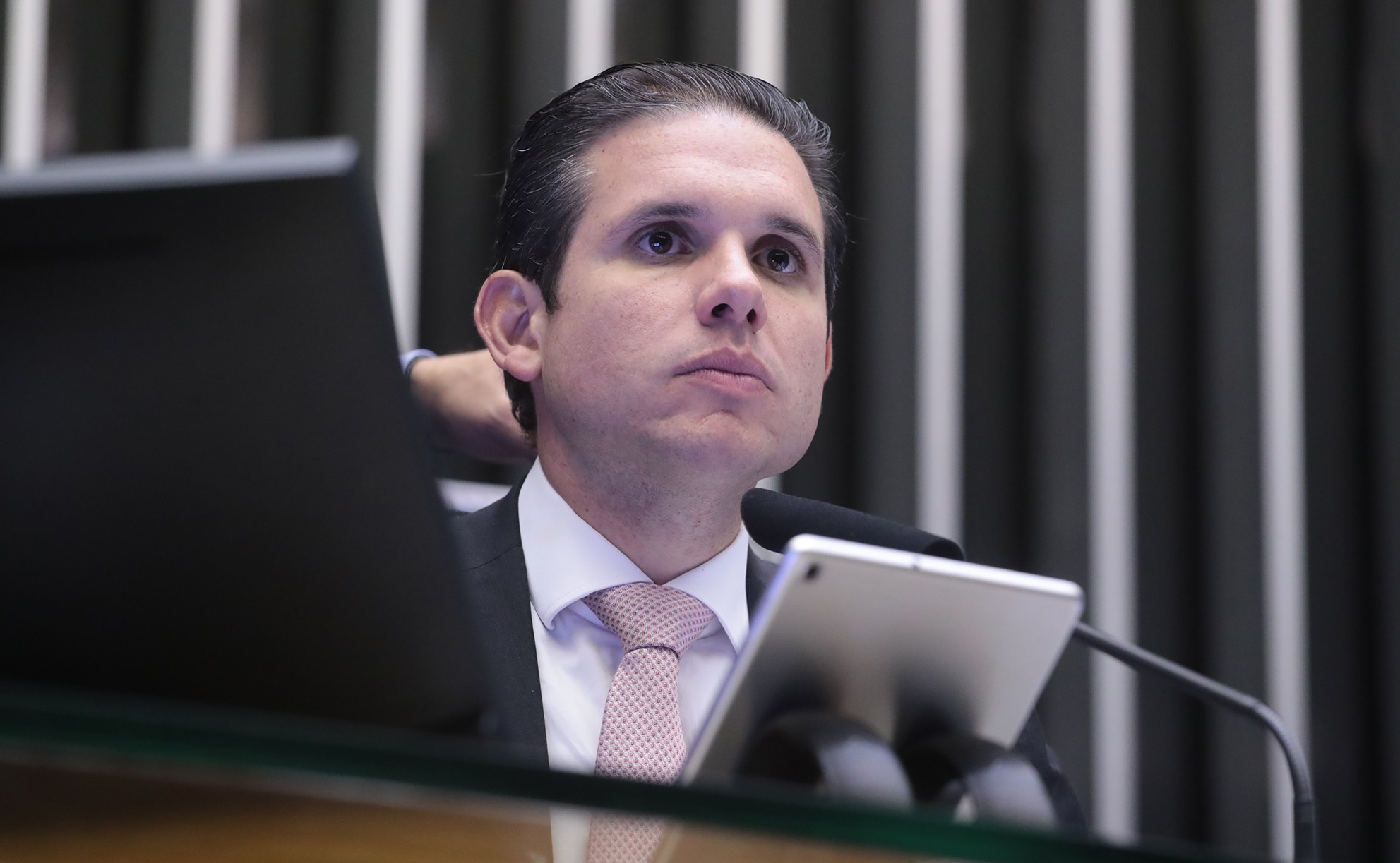 Motta diz que, na democracia, 'ninguém tem o direito de decidir nada sozinho'