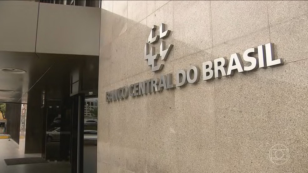 Especialistas afirmam que atual política de gasto público do governo pode comprometer resultado sustentável da economia — Foto: Jornal Nacional/ Reprodução