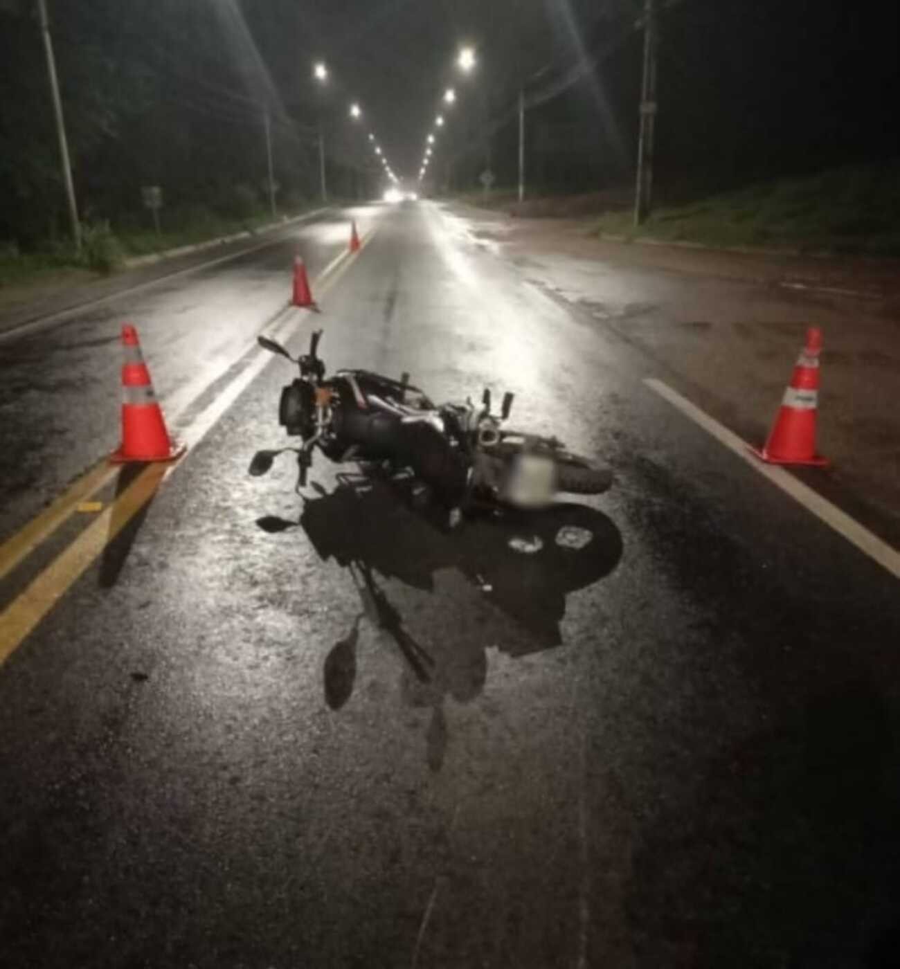 Motociclista com sinais de embriaguez atropela policiais na MGC-259