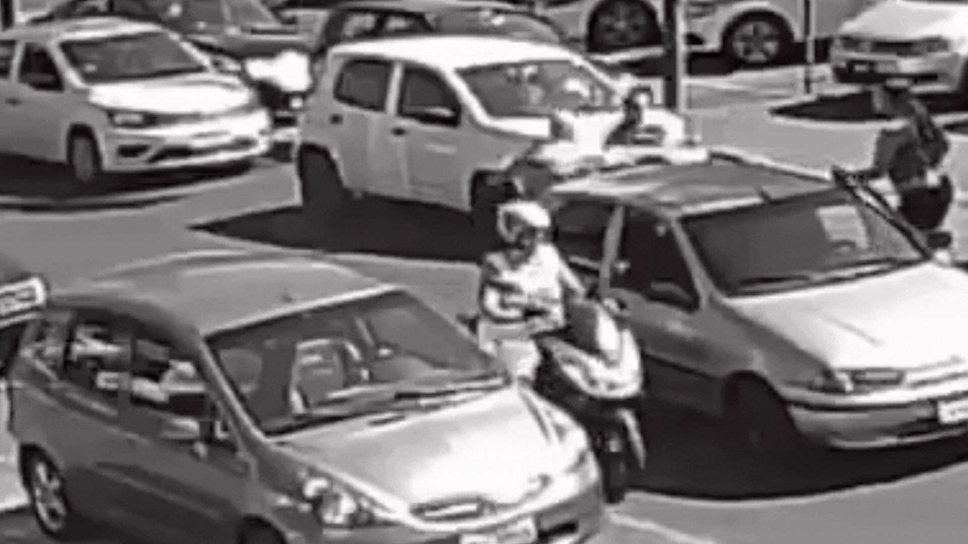VÍDEO: Motorista é esfaqueado durante briga de trânsito no meio de avenida em Uberlândia