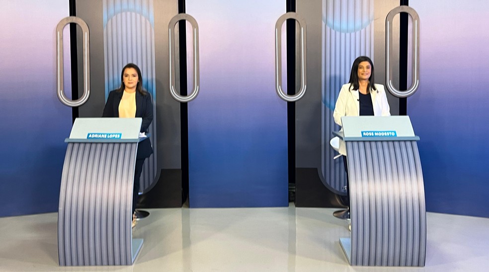 Adriane Lopes (PP) e Rose Modesto (União Brasil) em debate da TV Morena — Foto: Rafaela Moreira/g1 MS
