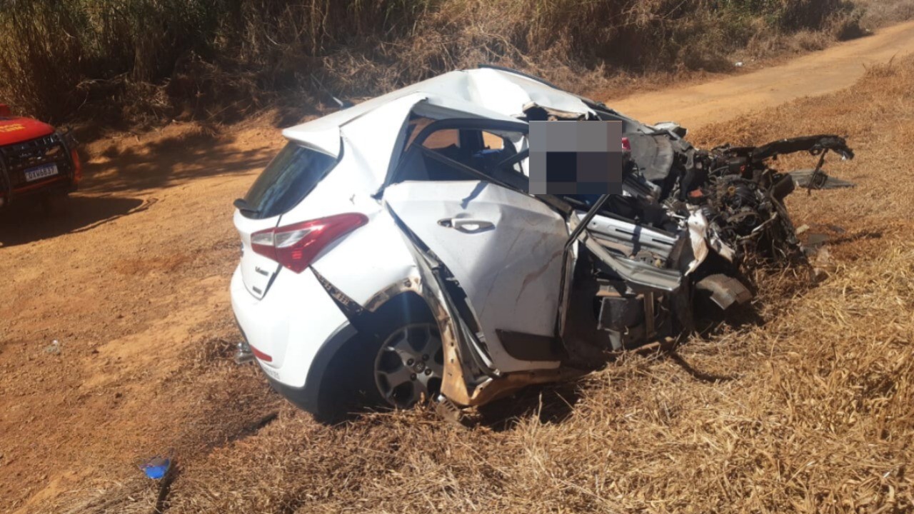 Idosa morre após colisão frontal entre carro e caminhão na BR-354, em São Gotardo 
