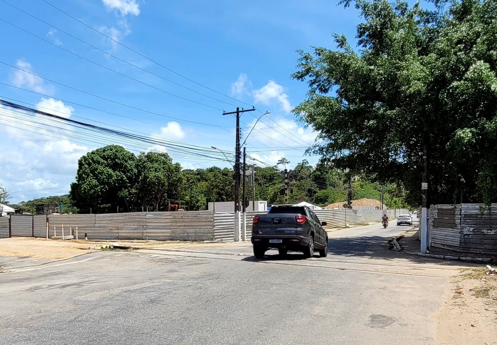 Reconstrução de linha férrea altera trânsito em Maceió; confira