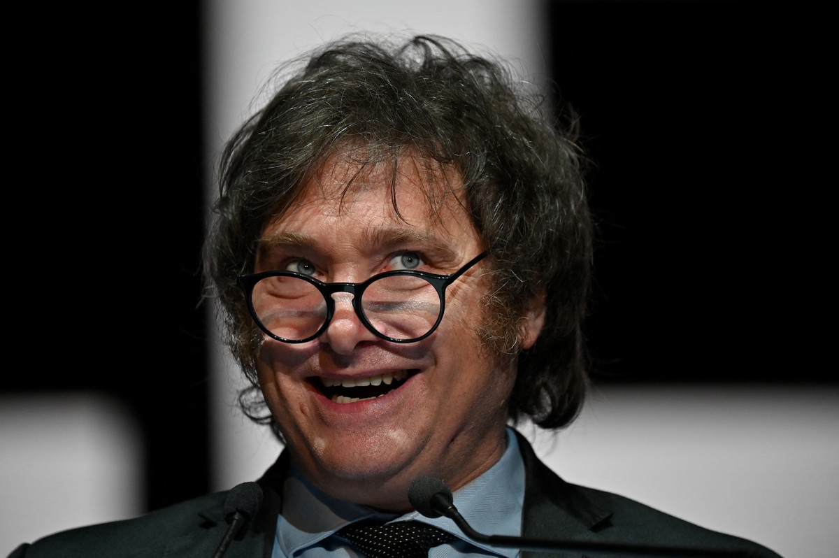 Javier Milei moderou discurso e se voltou para a casta política para se eleger presidente argentino