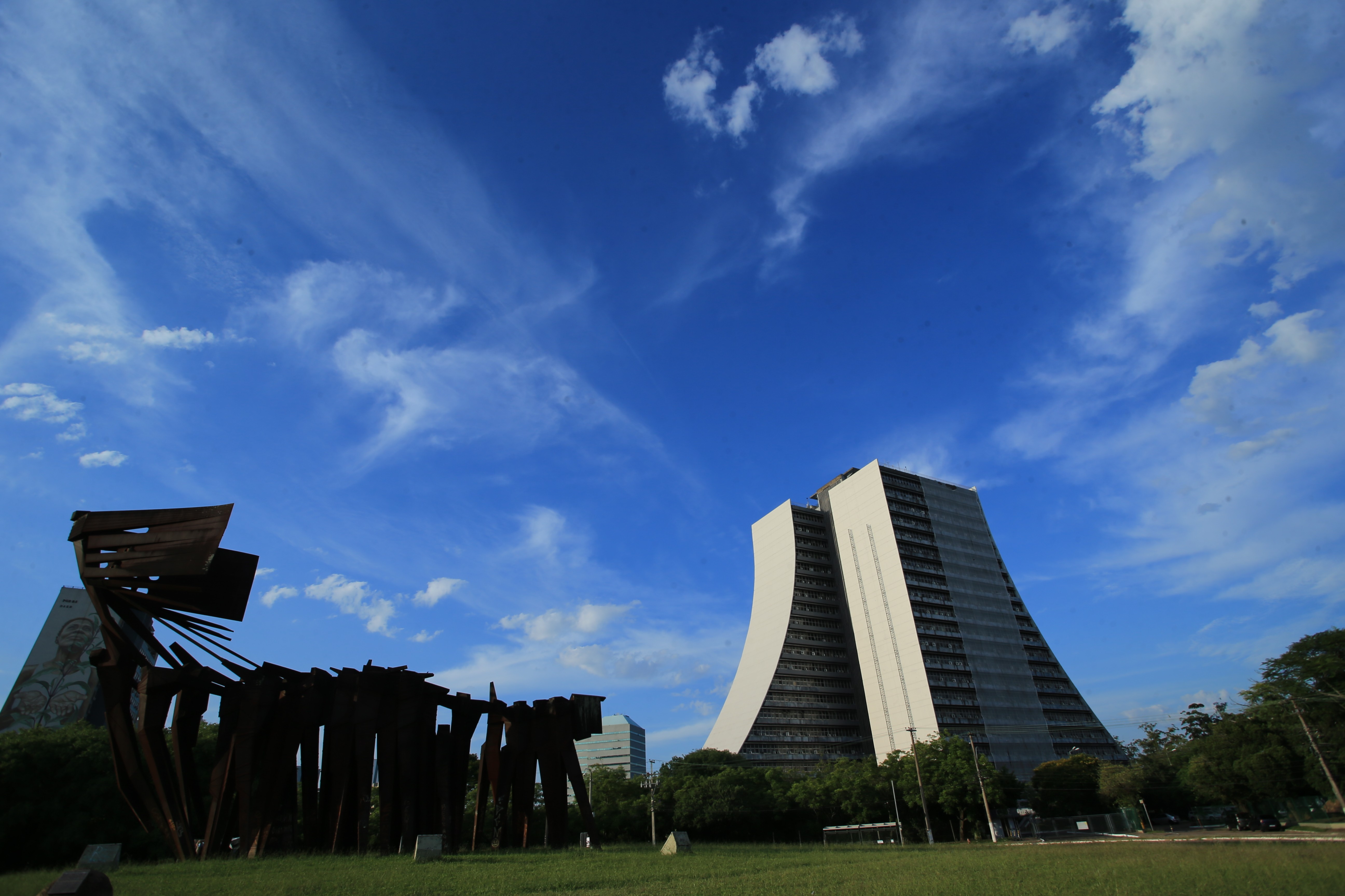 Porto Alegre tem recorde de calor em 2025 e é a 3ª capital brasileira mais quente nesta sexta, diz Inmet