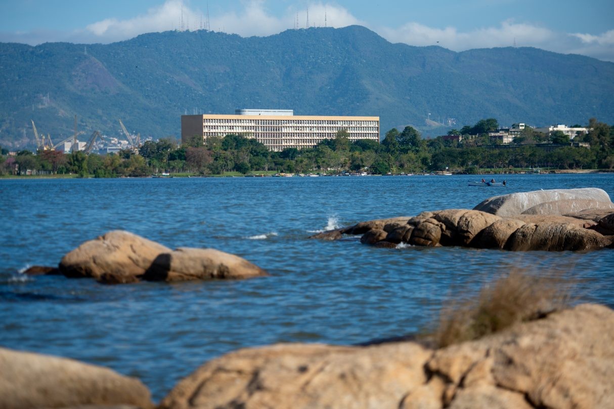 UFRJ abre concurso público com 125 vagas para professores; inscrições vão até 24 de outubro