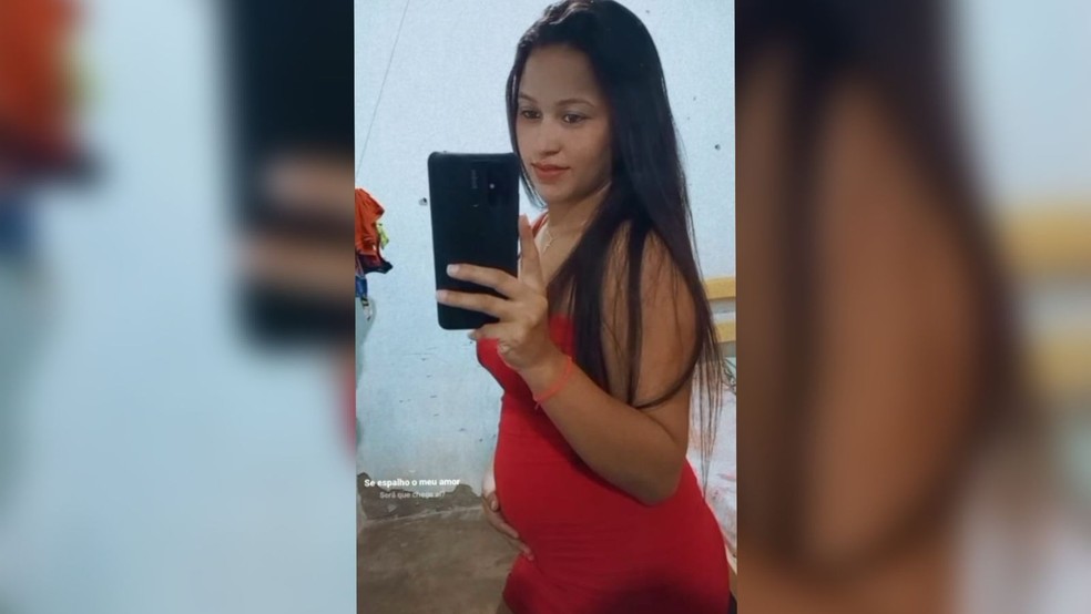 Ana Ingrid Messias Mendes, de 18 anos, que estava grávida de três meses, foi morta a tiros pelo companheiro na cidade de Granja. — Foto: Reprodução