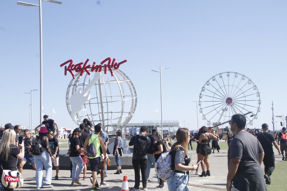 Público começa a entrar na Cidade do Rock para o primeiro dia de Rock in Rio (2 de setembro) — Foto: Graça Paes/AgNews