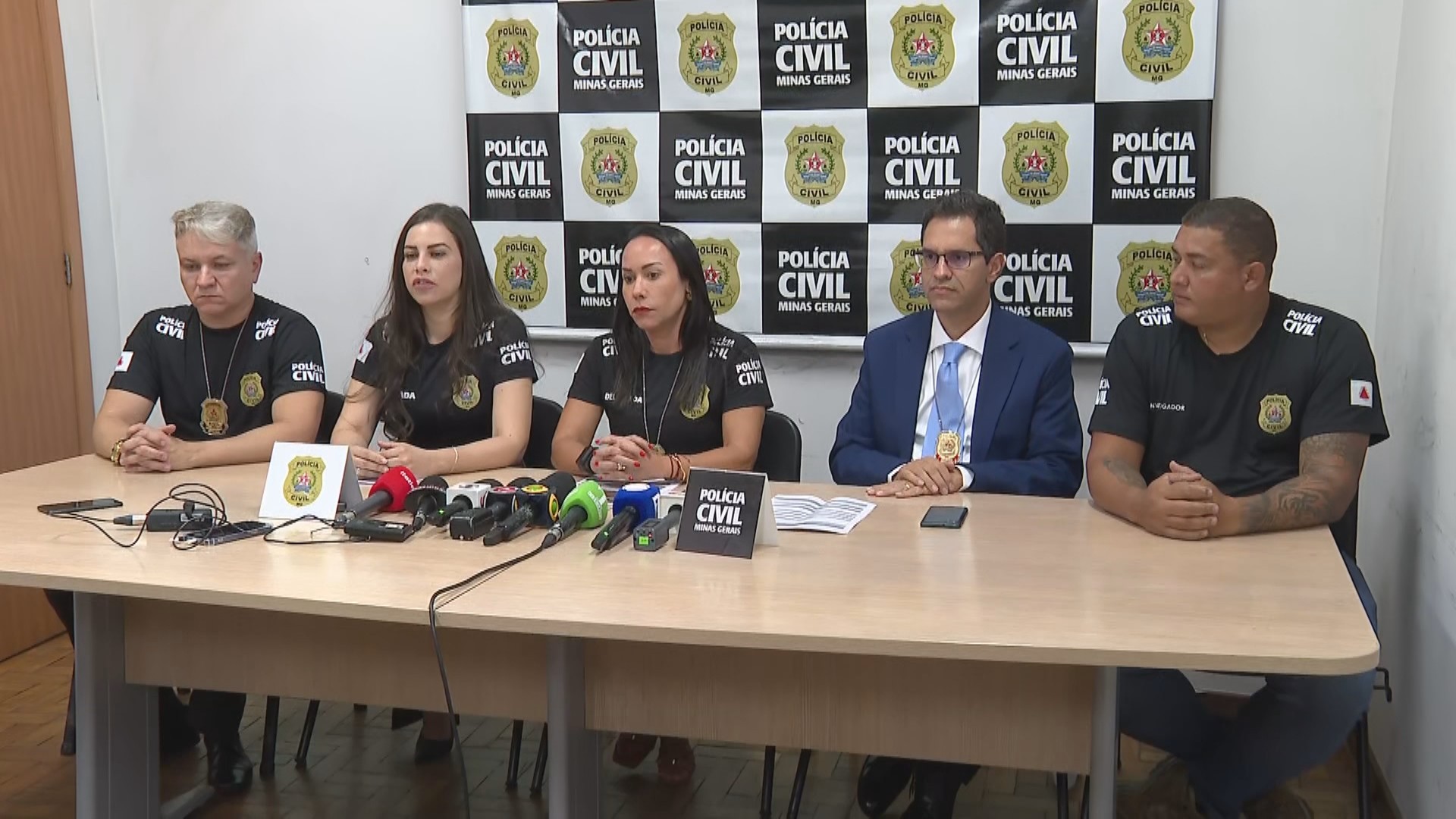 Mulher encontrada morta em cisterna foi vítima de emboscada e suspeitos fizeram churrasco pra comemorar, diz Polícia Civil