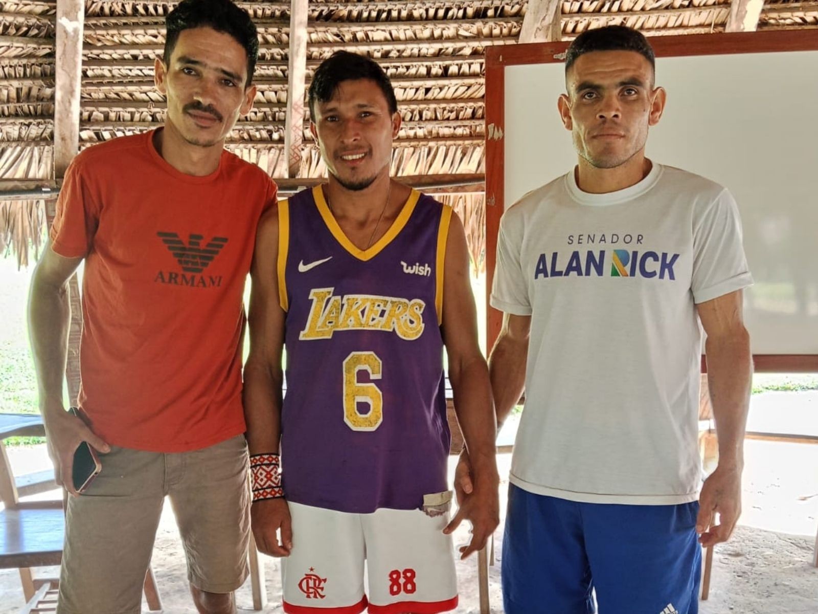 Indígenas que se perderam durante caçada em floresta são achados após três dias no AC