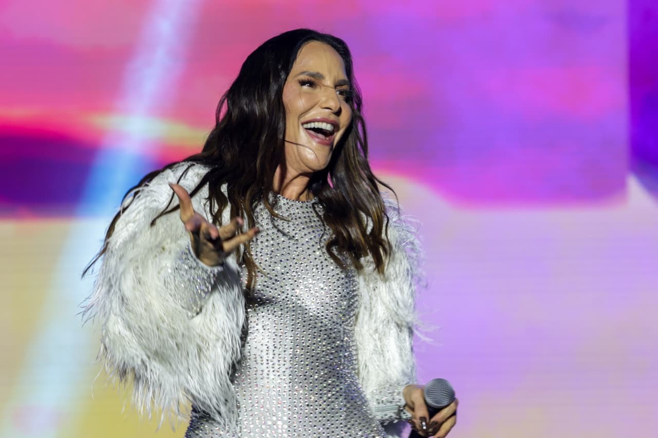Antes do The Town, Ivete Sangalo canta para a Seleção Brasileira 