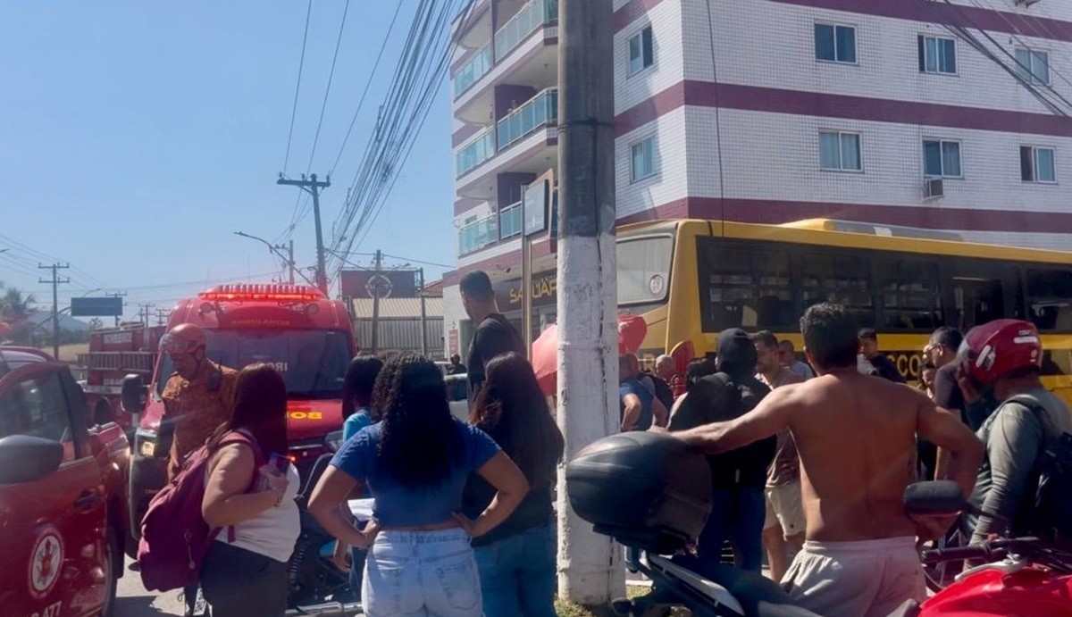Menina de 11 anos morre atingida por ônibus escolar após perder equilíbrio e cair de bicicleta em Saquarema