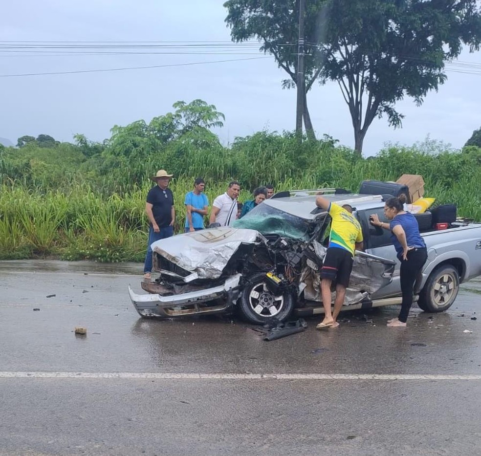 Caminhonete destruída após acidente em Roraima