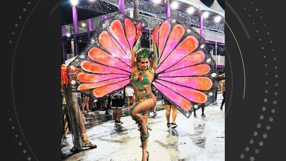 Aline Bianca, de 38 anos, desfilando pela Independentes de Boa Vista no Carnaval de Vitória, Espírito Santo, em 2024 — Foto: Reprodução/Redes sociais