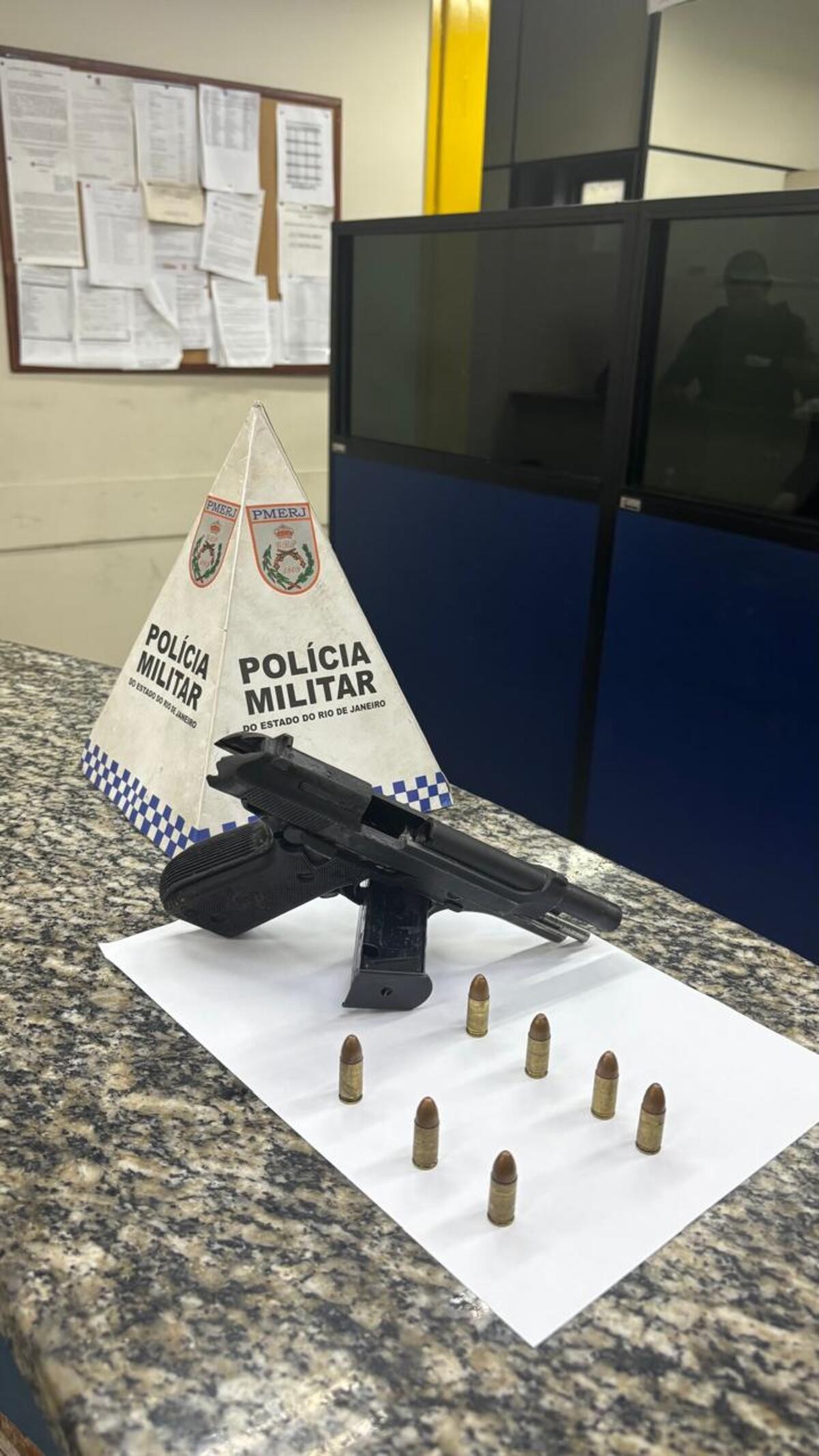 Homem é preso com arma e munições em Barra Mansa