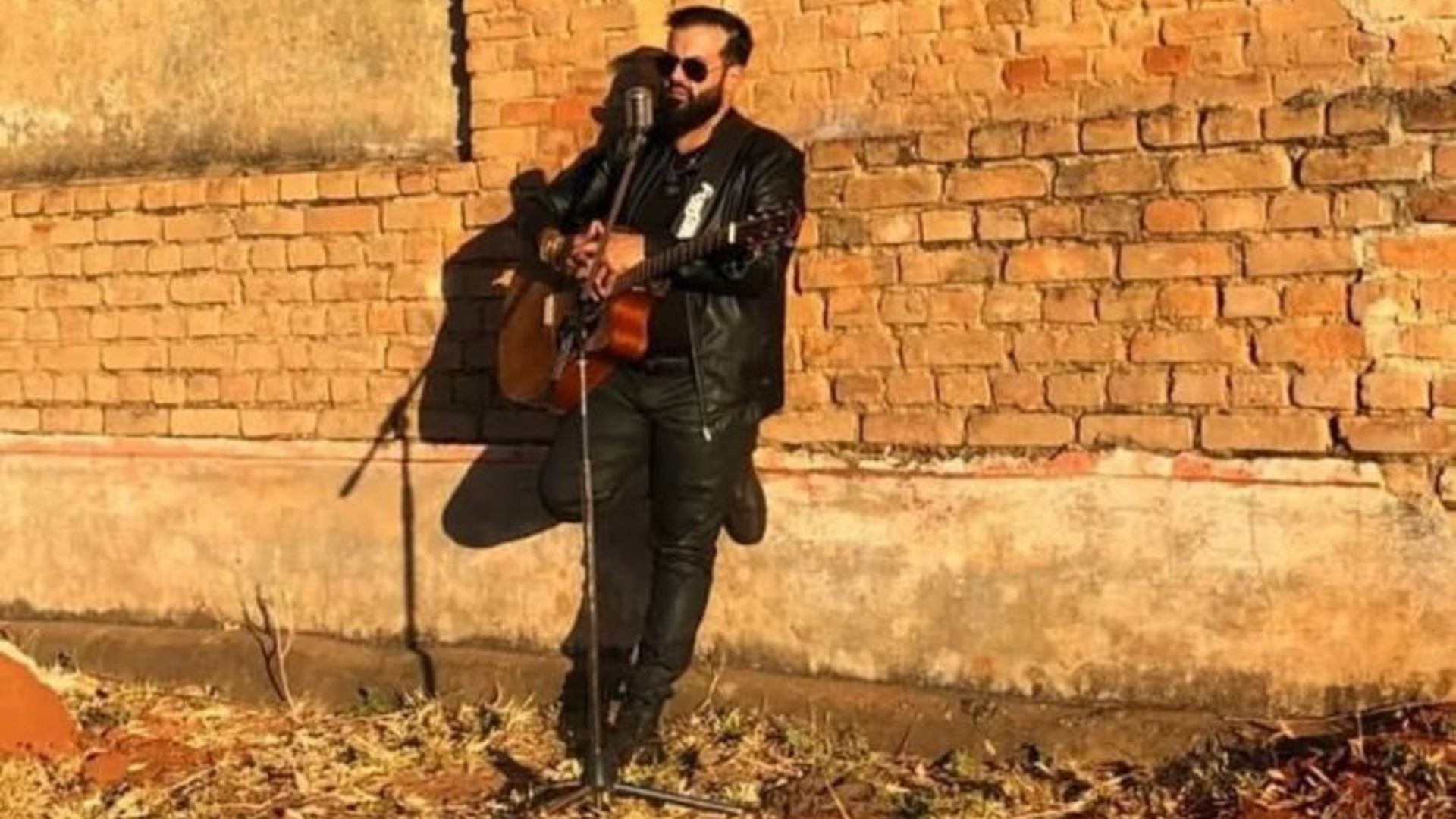 Veja quem é o cantor sertanejo que precisou fazer um pouso de emergência após avião desligar no ar