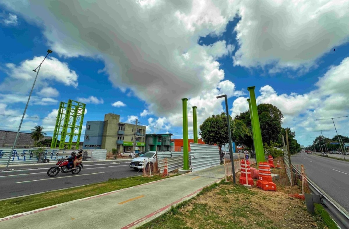 Avenida Durval de Góes Monteiro terá interdições para instalação de nova passarela
