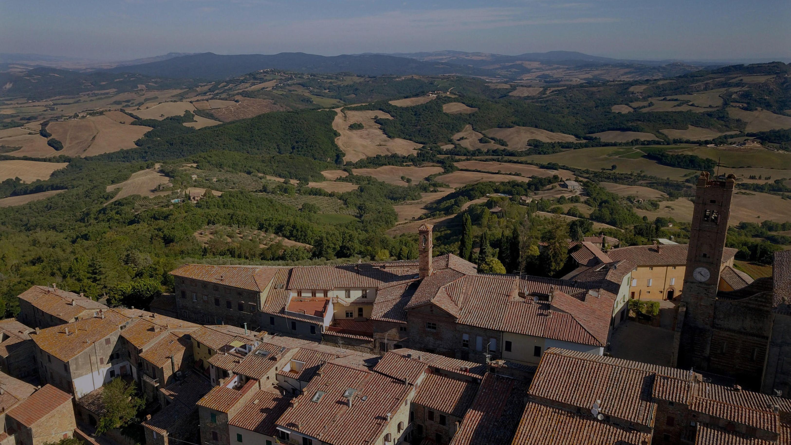 Quer viver ou abrir negócio na Itália? Vila na Toscana paga até R$ 126 mil; entenda como funciona