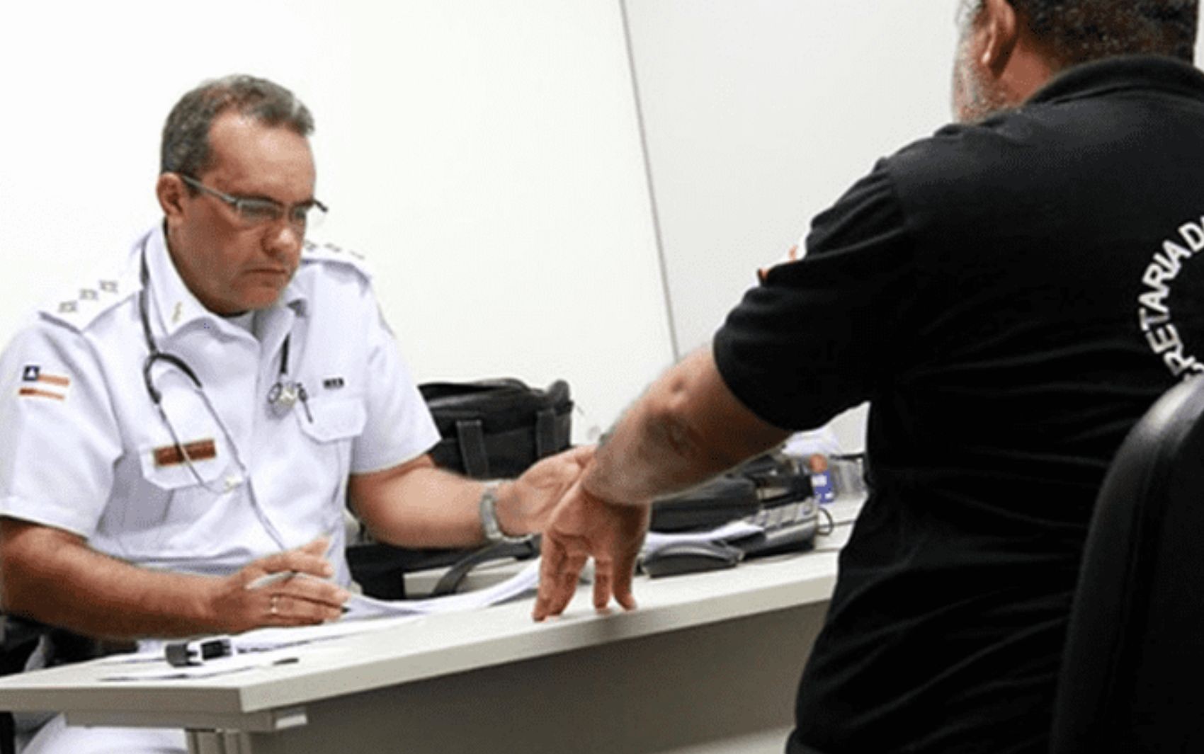 Concurso para PM e Bombeiros na Bahia tem 40 vagas para médicos e dentistas com salário de até R$ 9,9 mil