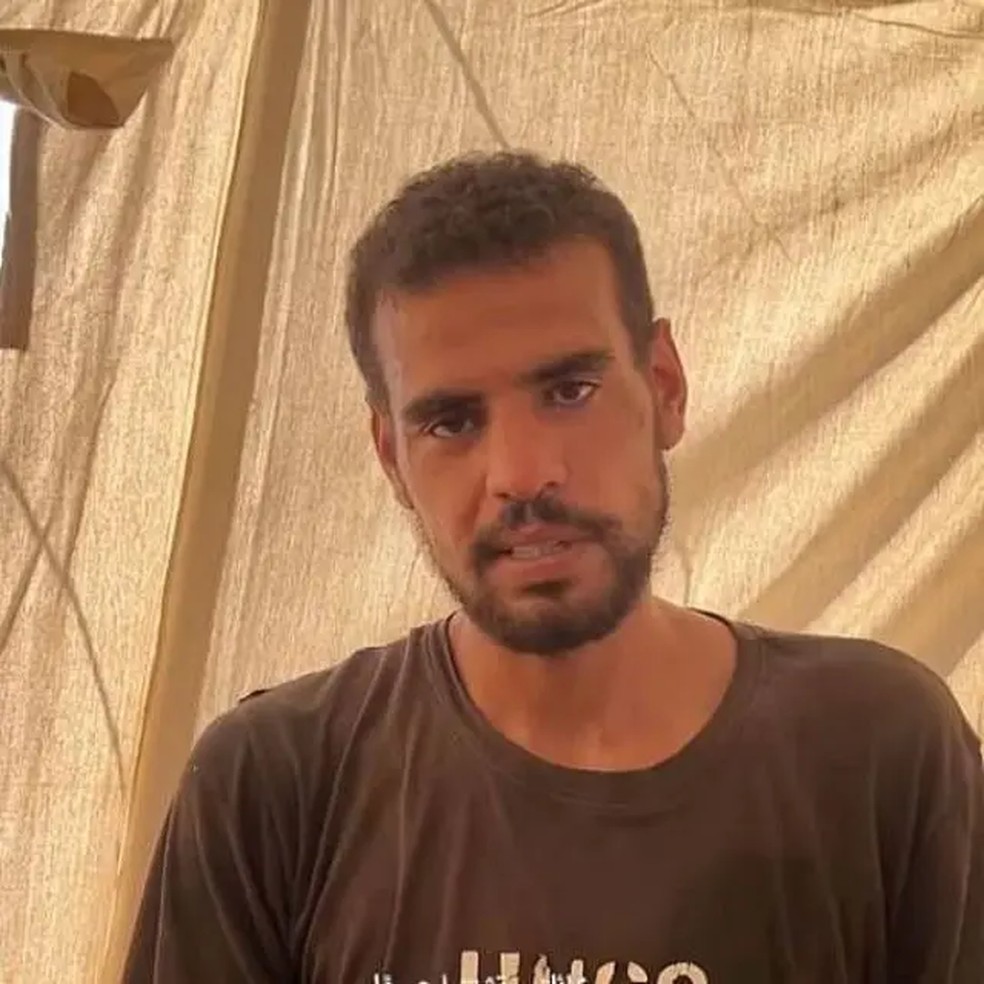 Jassim, o pai das crianças, pensou que seus filhos tinham morrido — Foto: Ahmed Younis @ahmed.ys3