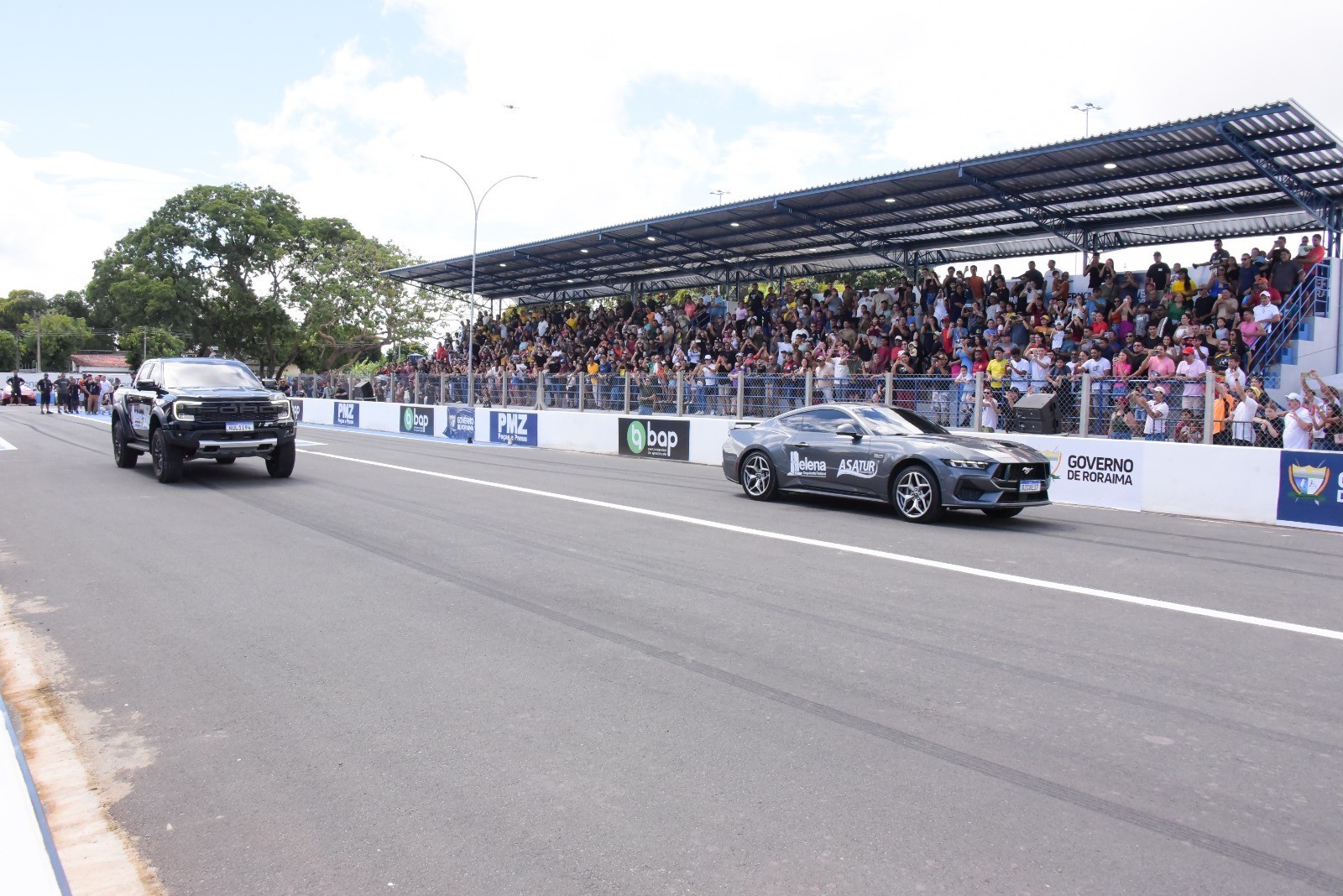 Pista de arrancada automobilística é inaugurada no Parque Anauá