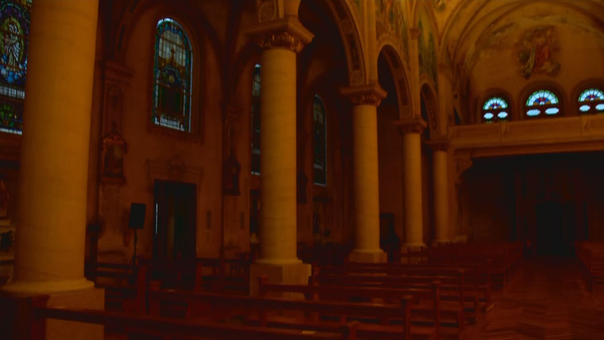 Missa às escuras: furto de fios deixa catedral de Pelotas com iluminação comprometida