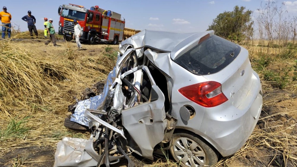 Motorista morre e carro fica destruído em acidente com carreta na BR-365 em Patrocínio