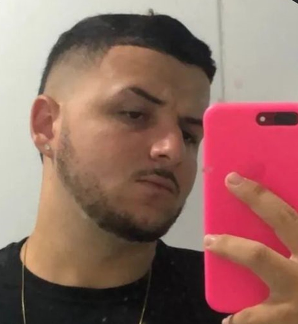 Winicius Wendel Prestab da Silva, de 23 anos, morreu vítima de choque elétrico em noite de chuva no Recife — Foto: Reprodução/Instagram