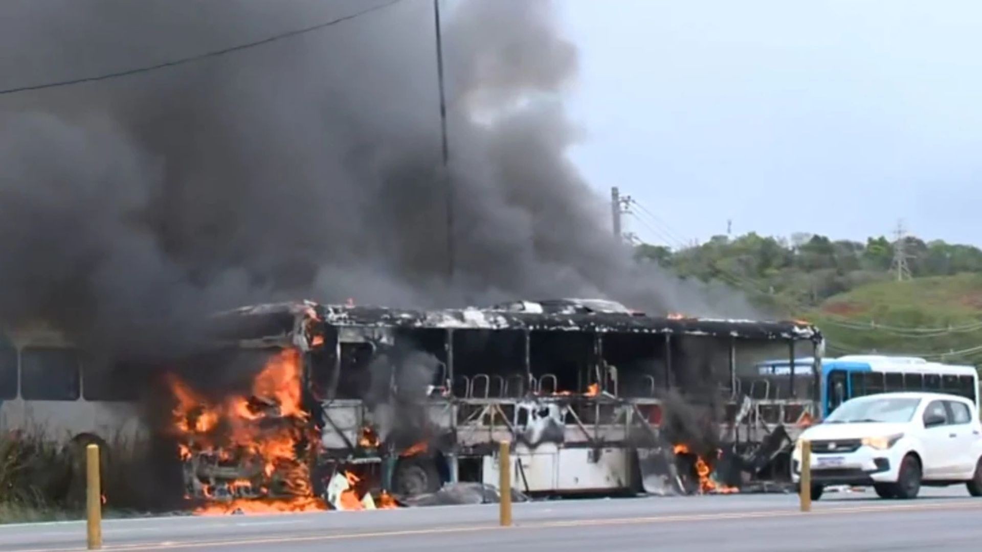Ônibus do Transcol param de circular na Serra: 2 coletivos foram incendiados após morte de suspeito em confronto com a PM