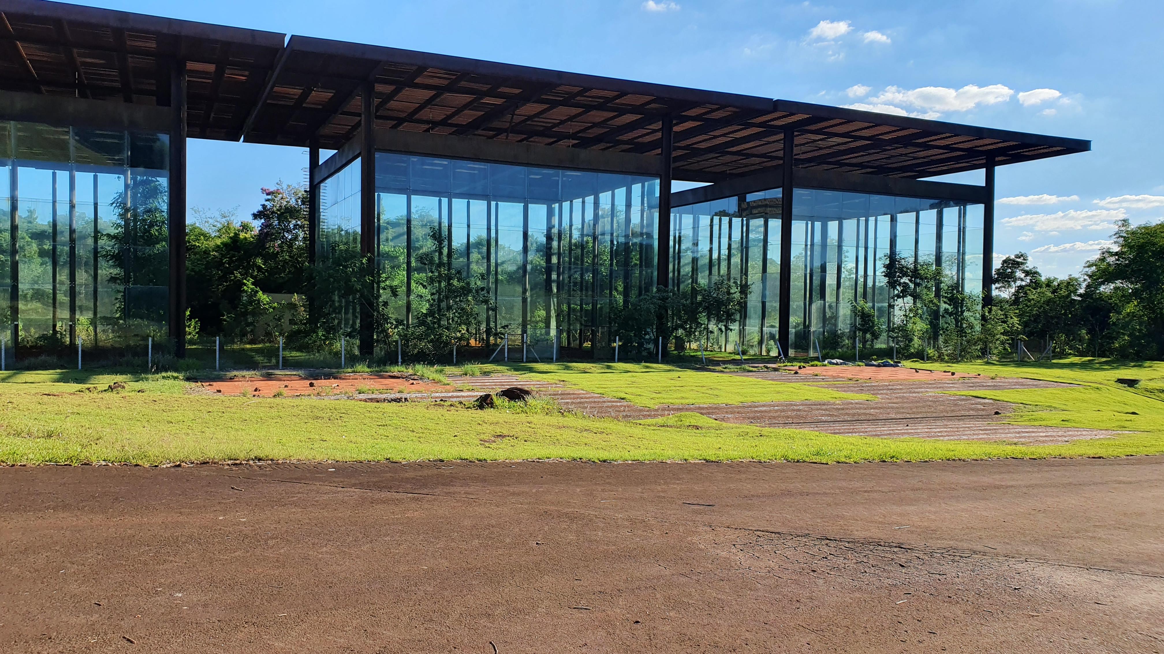 Estufa inacabada do Jardim Botânico de Londrina será reformada, anuncia Governo do Paraná