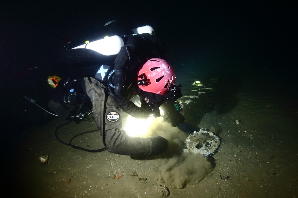 Destroços do navio a vapor francês Le Lyonnais, que naufragou em 1856, foram encontrados por mergulhadores a cerca de 200 milhas (320 quilômetros) de New Bedford, em Massachusetts, nos Estados Unidos, em um área conhecida como Georges Bank, em 24 de agosto de 2024 — Foto: Andrew Donn/Atlantic Wreck Salvage/AFP