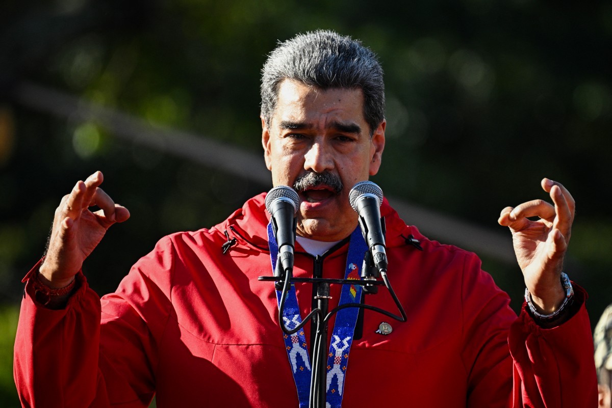 É #FAKE que imagem mostre fuzileiros navais dos EUA treinando tiro com foto de Maduro