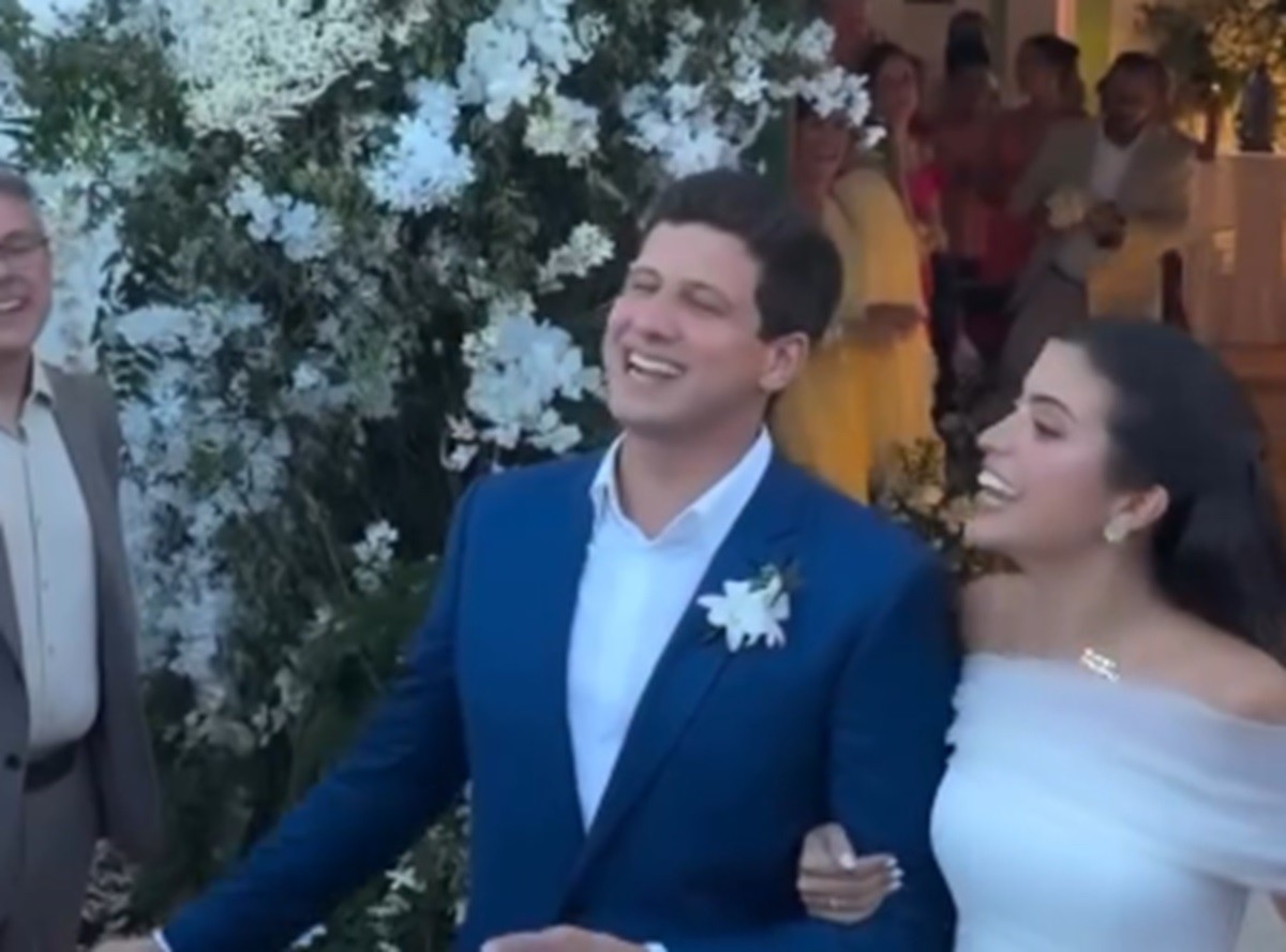 João Campos e Tabata Amaral se casam no Litoral Sul de Pernambuco