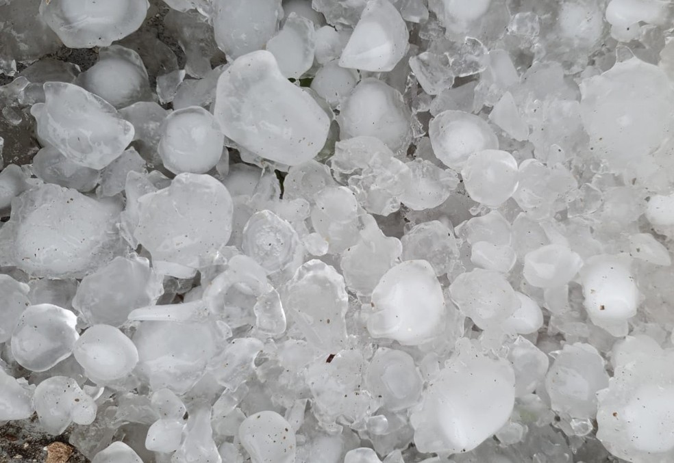 Chuva de granizo atinge região de Presidente Prudente (SP) e causa estragos em bairros e distritos — Foto: Defesa Civil