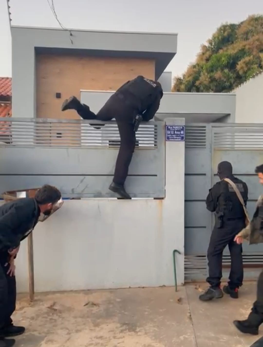 Mais de 20 pessoas são presas durante operação contra facção criminosa MT