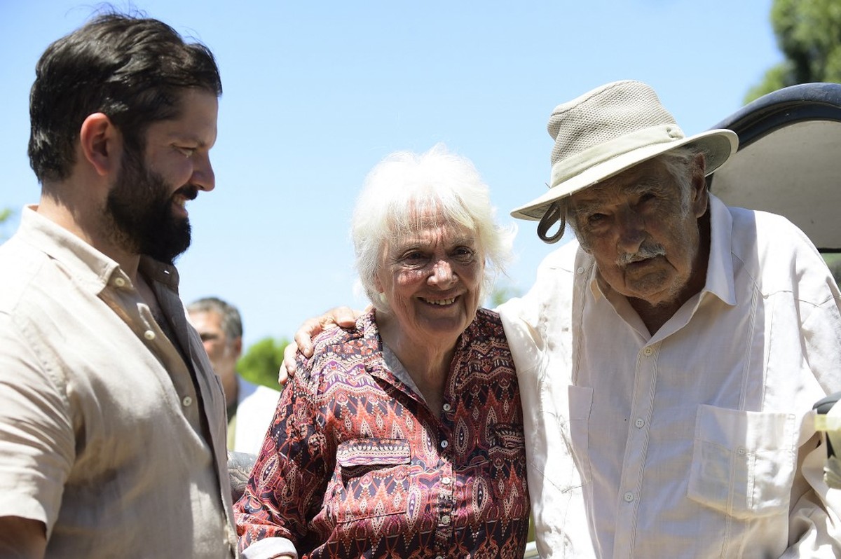 Aos 89 anos, o ex-presidente do Uruguai, que afirmou estar 'morrendo' no começo de janeiro e que não daria mais entrevistas públicas, concordou em falar com a imprensa durante visita oficial de Gabriel Boric ao país.