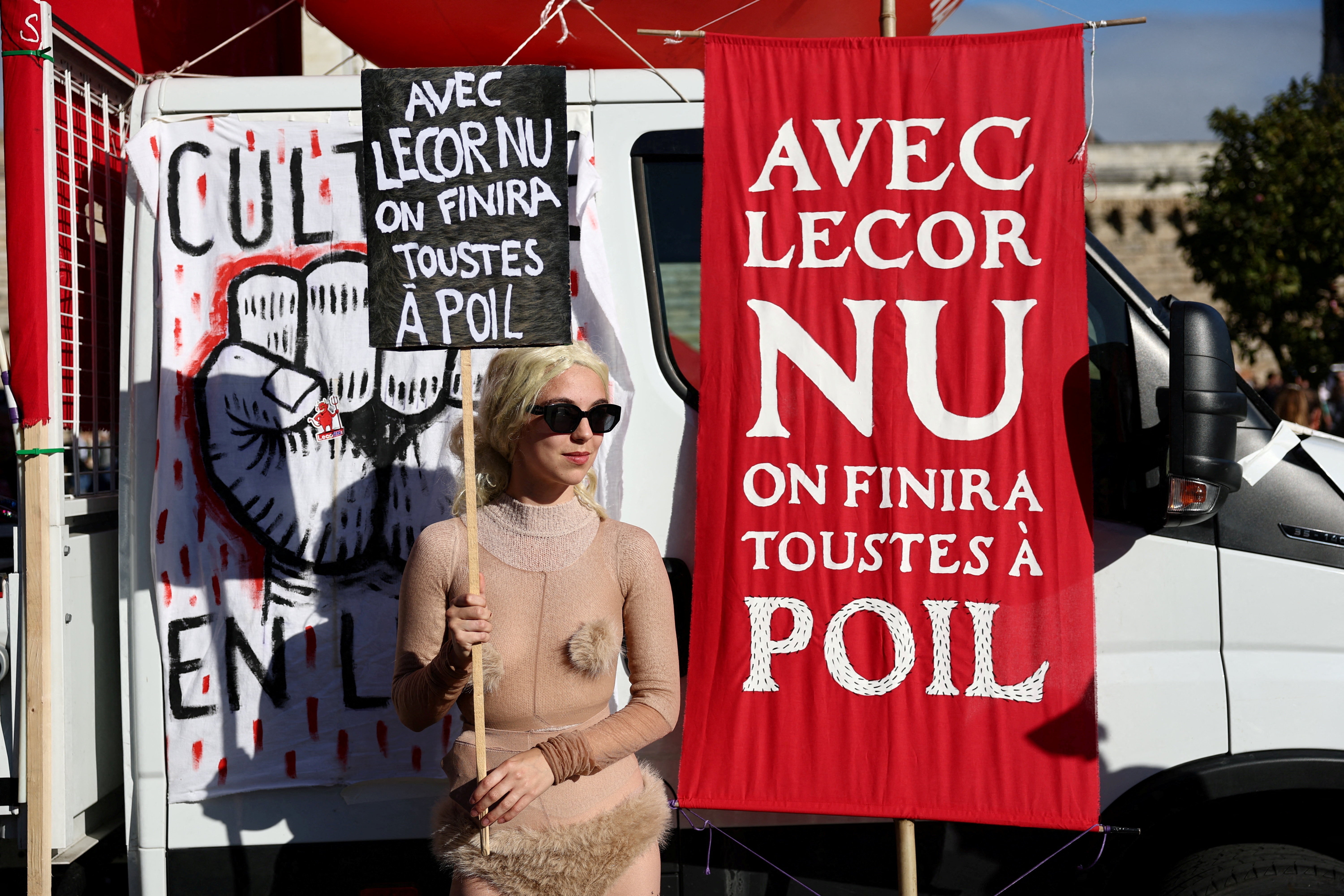 França tem nova onda de protestos contra cortes no orçamento