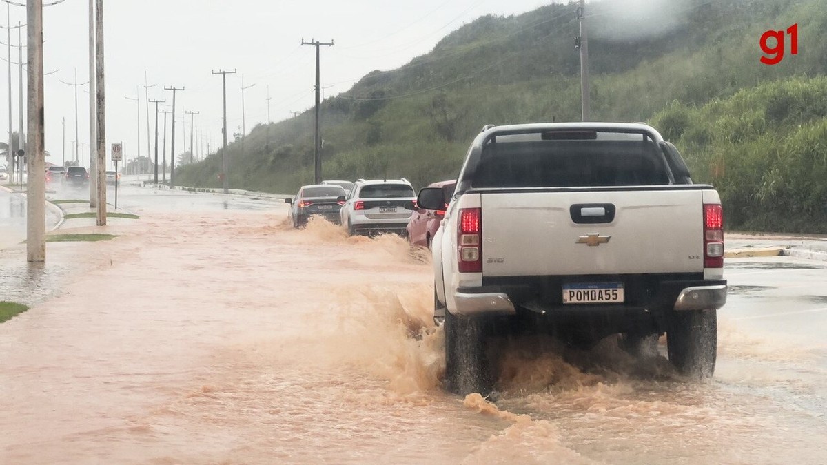 Chuvas provocam alagamentos em avenidas de São Luís