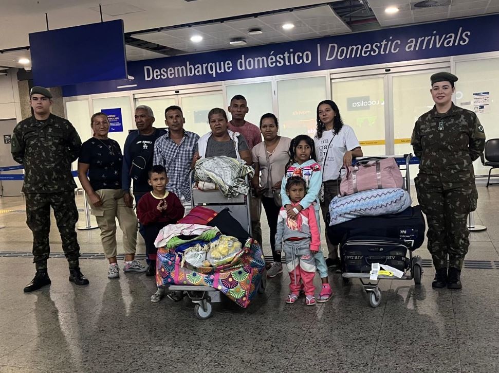 Fortaleza recebe duas famílias venezuelanas refugiadas em ação da Operação Acolhida