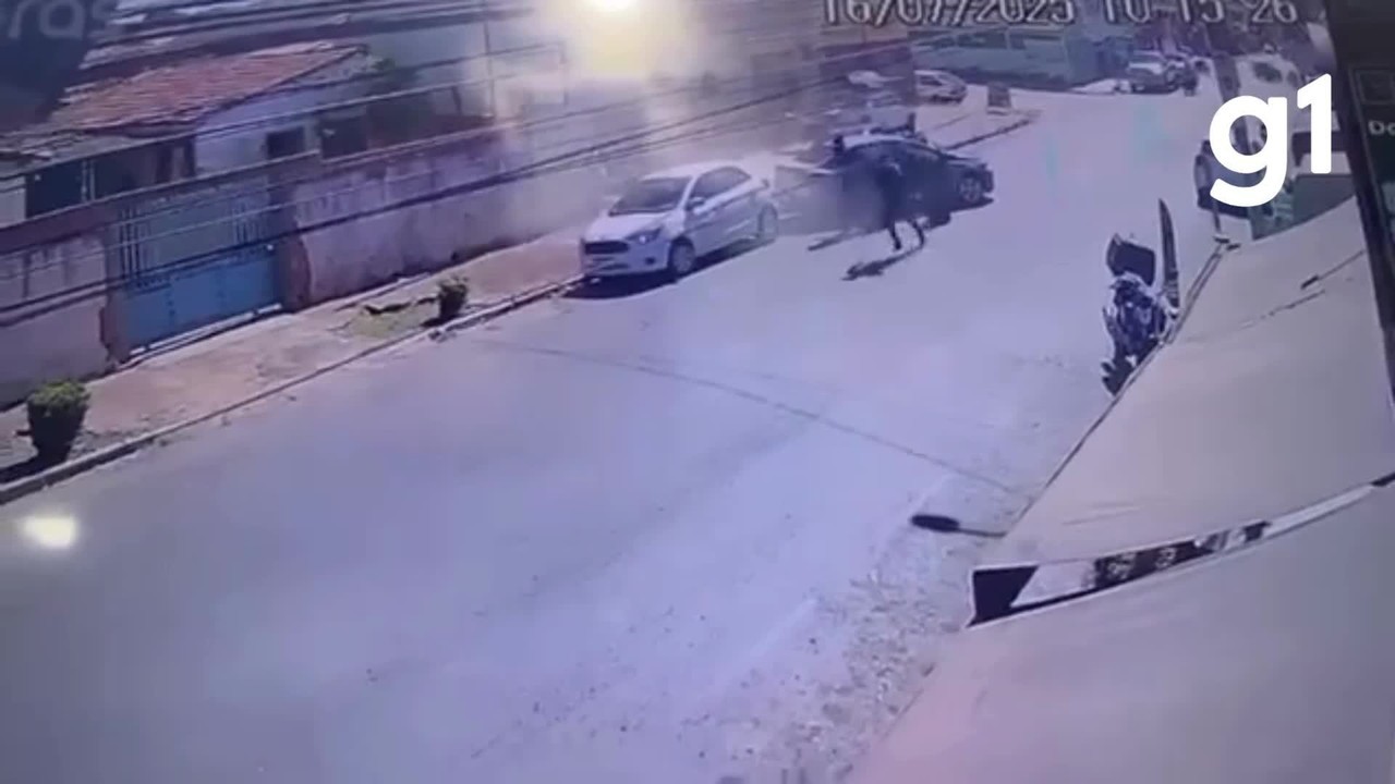 VÍDEO: vítima de assalto persegue e bate em carro de criminosos em MT