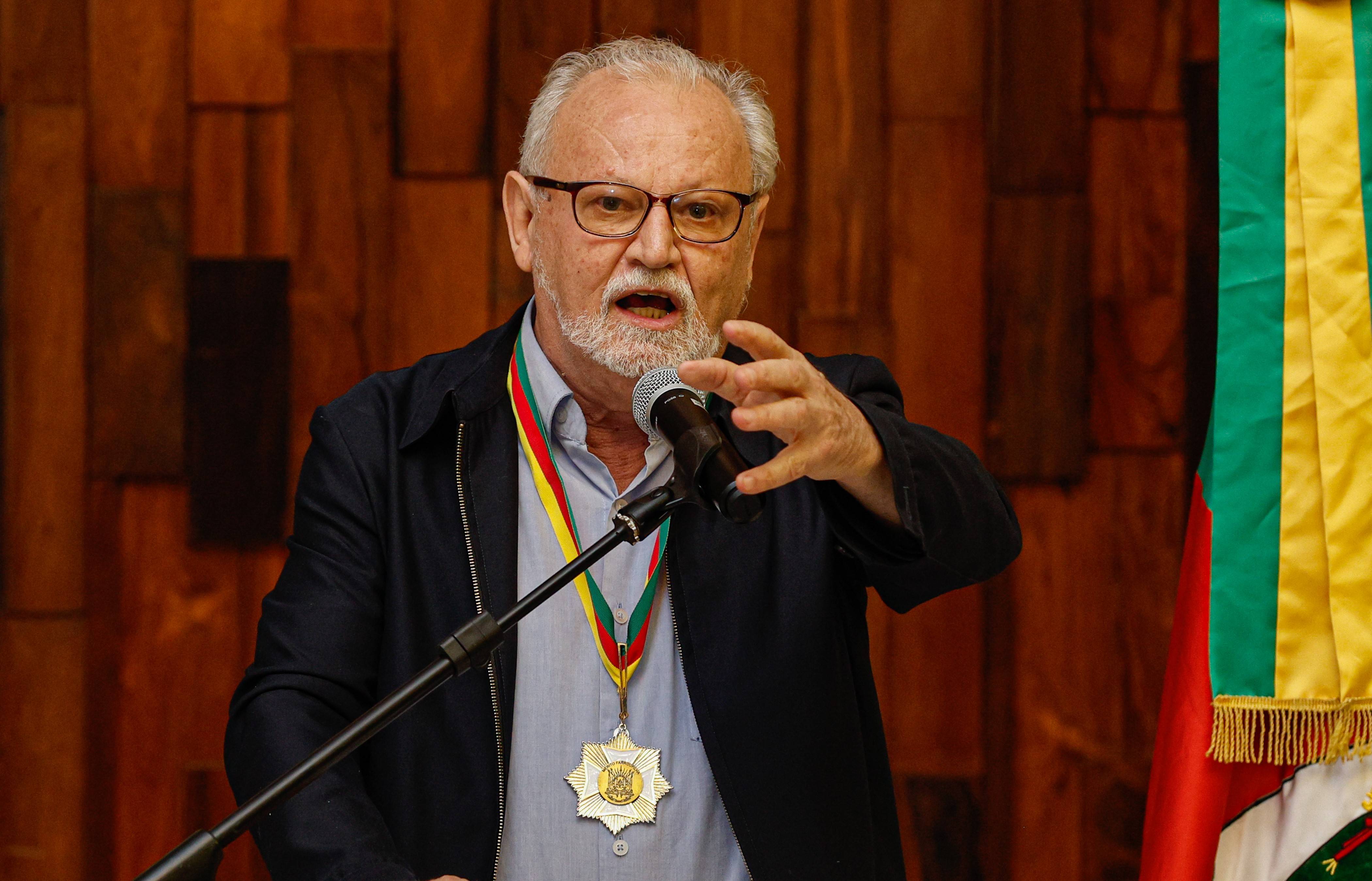 Líder do MST recebe homenagem da Assembleia Legislativa do RS 