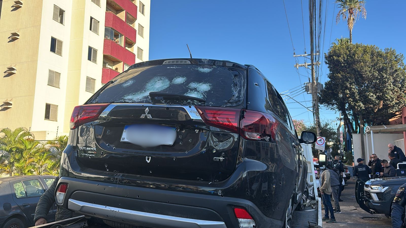 Homens armados com fuzis em carro blindado atiram contra guardas e são presos após perseguição em Indaiatuba