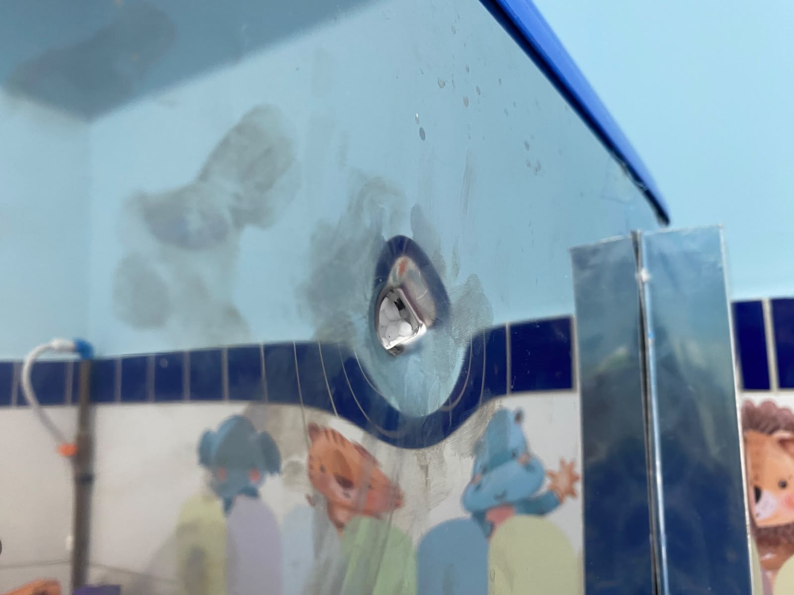 Criminosos invadem UBS em Natal, atiram e roubam arma de vigilante