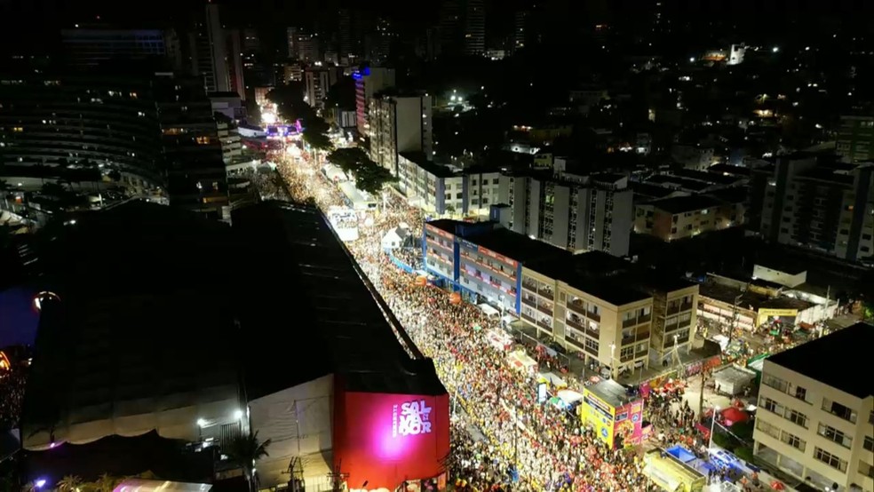Imagem aérea do circuito Barra-Ondina, no carnaval de Salvador — Foto: Reprodução/TV Bahia