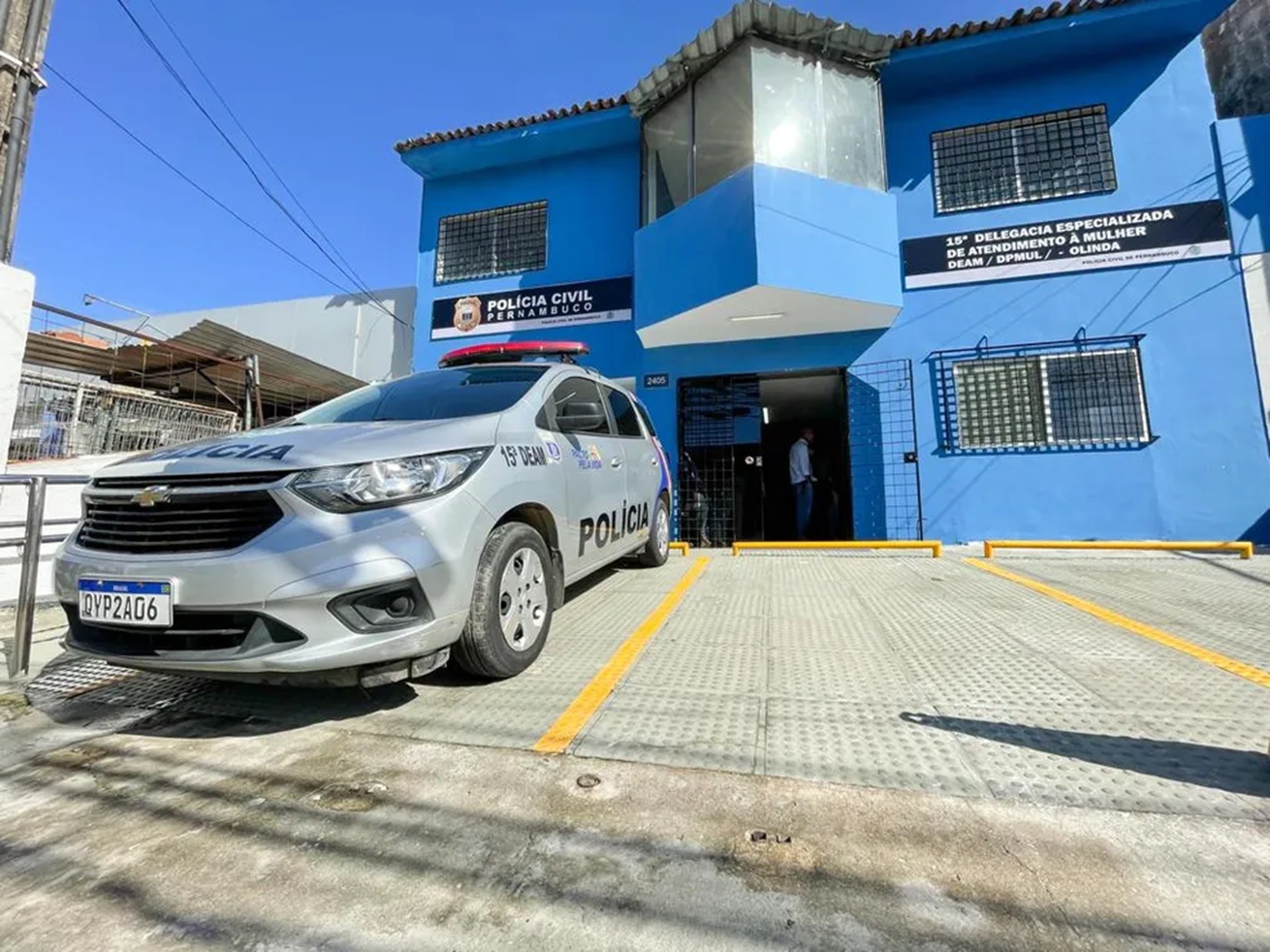 Mulher é esfaqueada pelo companheiro e socorrida por filha de 10 anos; homem é preso em flagrante